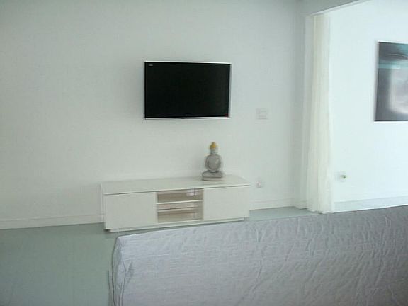 5th image of 515 NE 82nd St APT 10