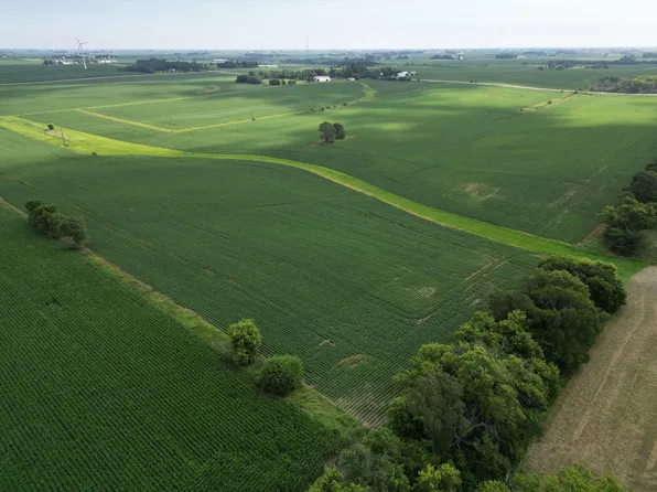 Garden Ave, Waverly, IA 50677