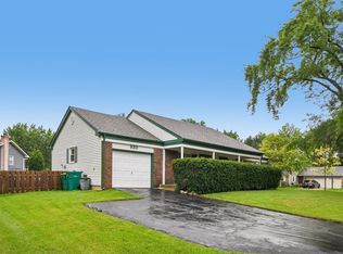 930 Dorncliff Ln, Buffalo Grove, IL 60089