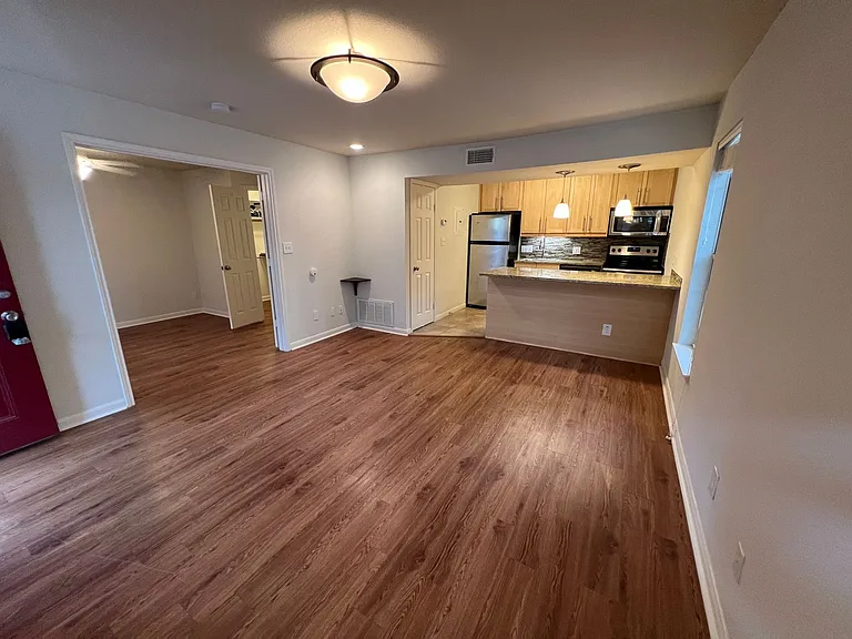 7685 Northcross Dr #909 — Photo 1