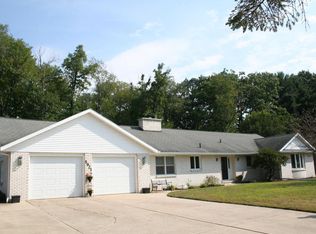 5921 Clearbrook Dr, Stevensville, MI 49127
