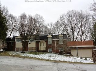 1909 Rolling Hills Pl, Charleston, WV 25314