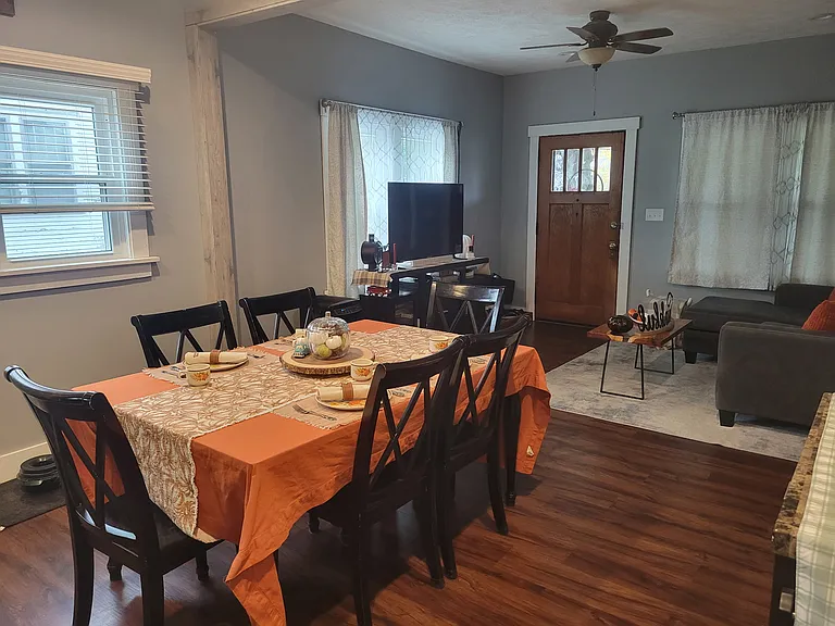 2933 Sumner St #1 — Photo 2