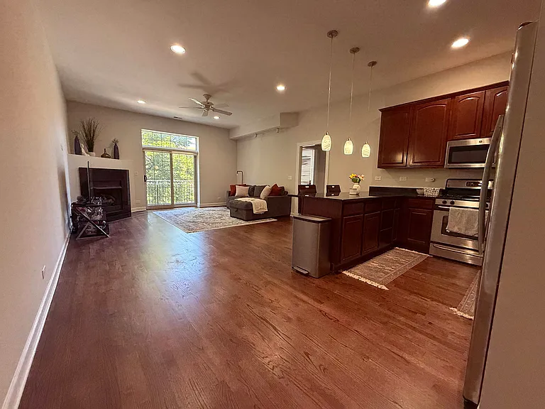 1329 W Loyola Ave #3C — Photo 2