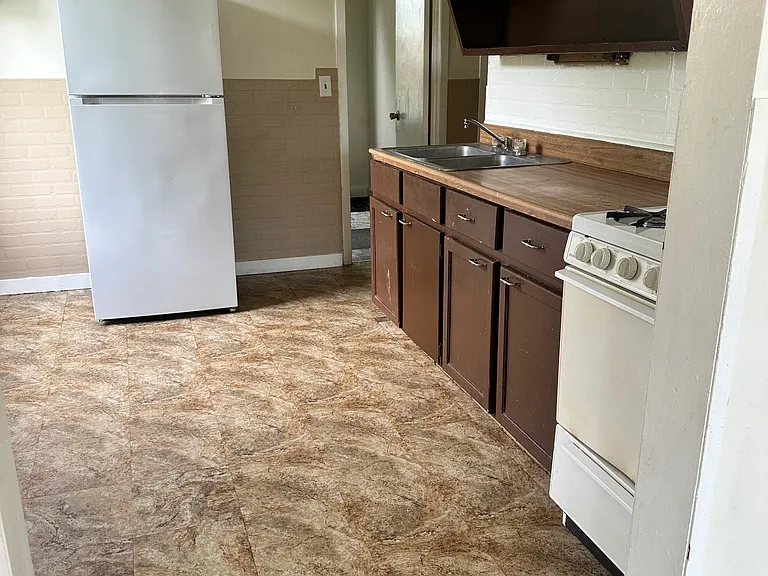 676 W Main St #B — Photo 3