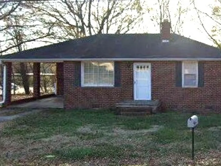 1220 E Main St — Photo 1