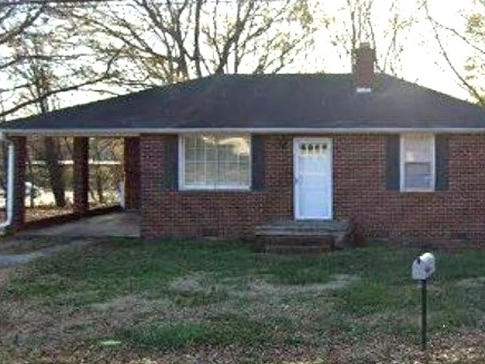 1220 E Main St
