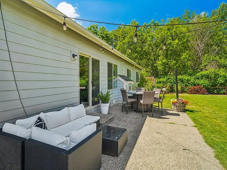 853 SW Norpoint Ct — Photo 40