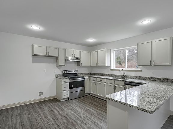 3rd image of 6 Bel Air Dr #2