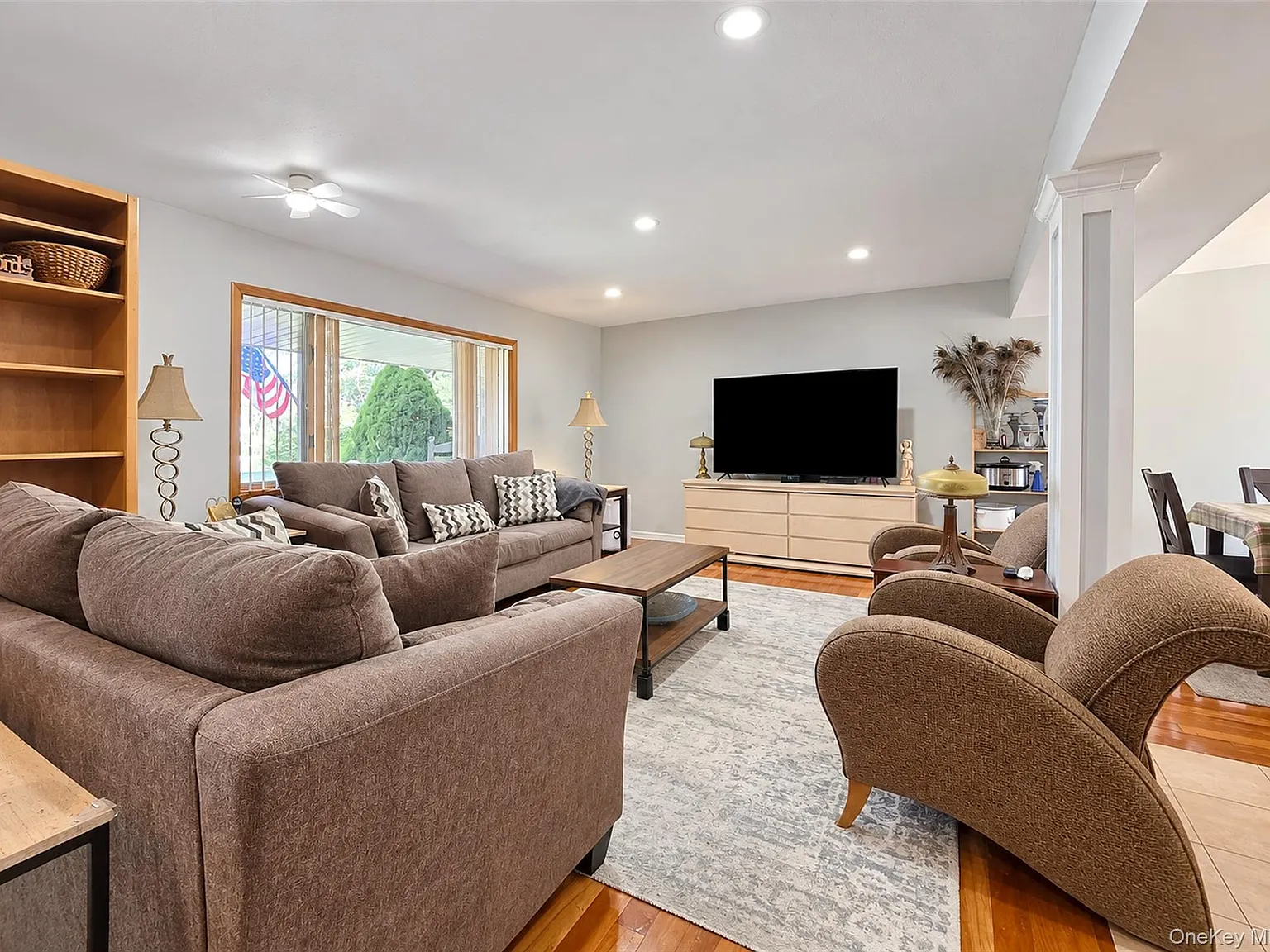 4 bed, 2.5 bath, 2002 sqft, $4,400 — Photo 4