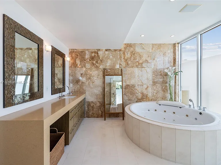 227 E Dilido Dr — Photo 45