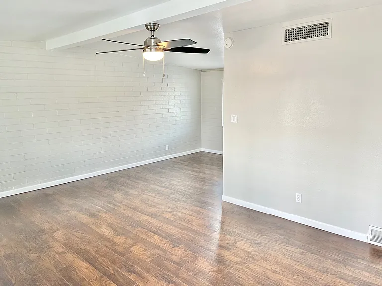 Melrose 36 Place — Photo 39