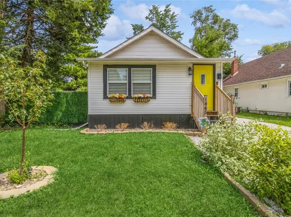 1445 E 22nd St, Des Moines, IA 50317