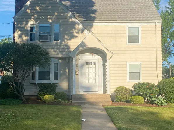 65 Ardmore Rd #2, West Hartford, CT 06119
