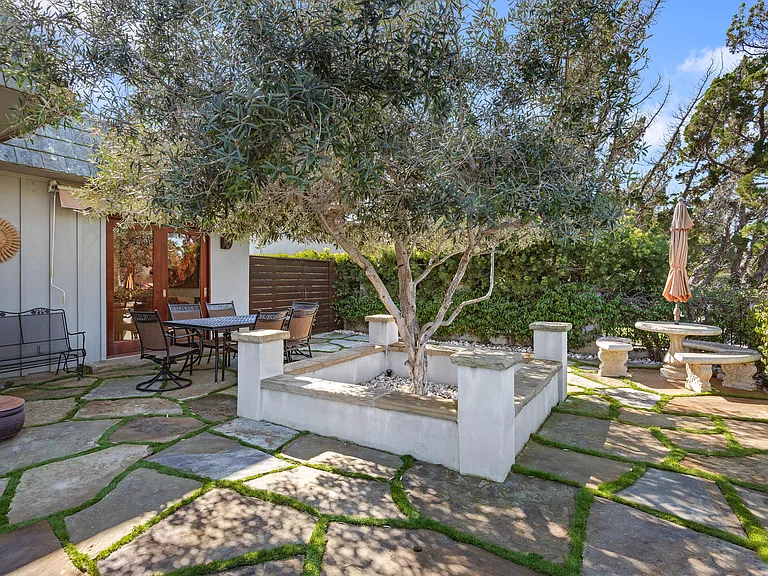 1251 Bel Air Dr — Photo 3
