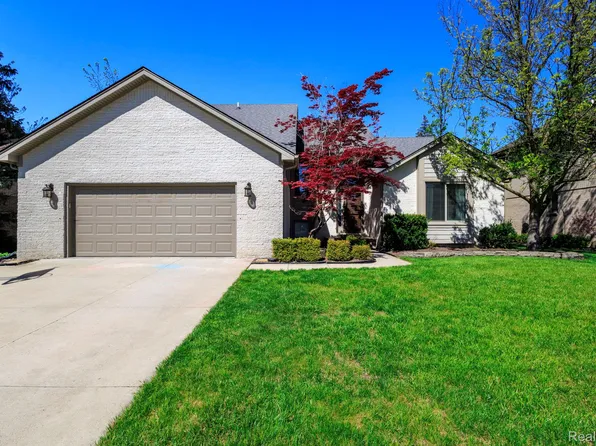 52425 Bryan Michael Dr, Macomb, MI 48042
