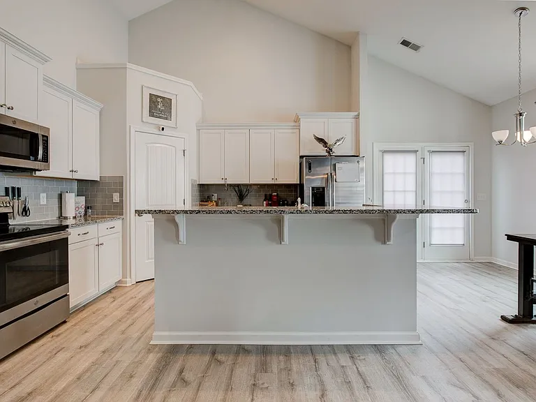 1428 Ardennes Dr — Photo 9