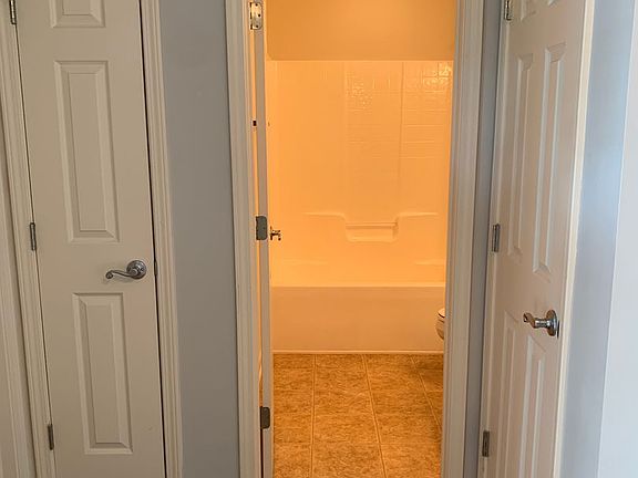 3rd image of 1032 Bridgeport Way