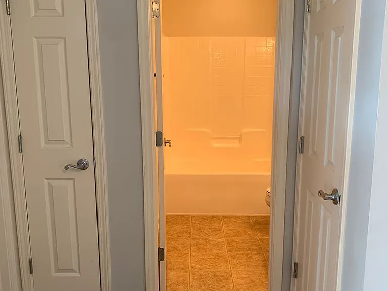 1032 Bridgeport Way — Photo 3