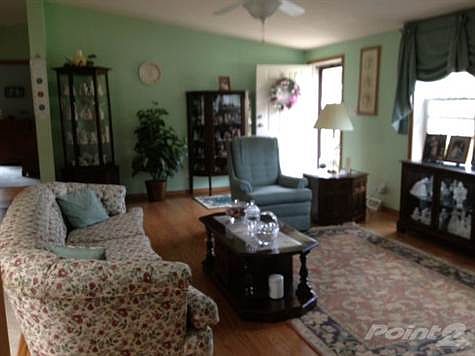 Bright & cheery living room with laminate flooring