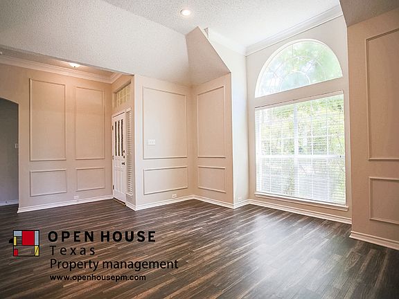 3rd image of 2037 Liverpool Dr