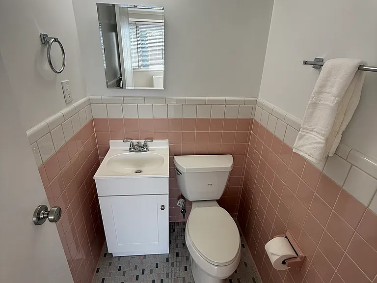4390 Lorcom Ln #810 — Photo 16
