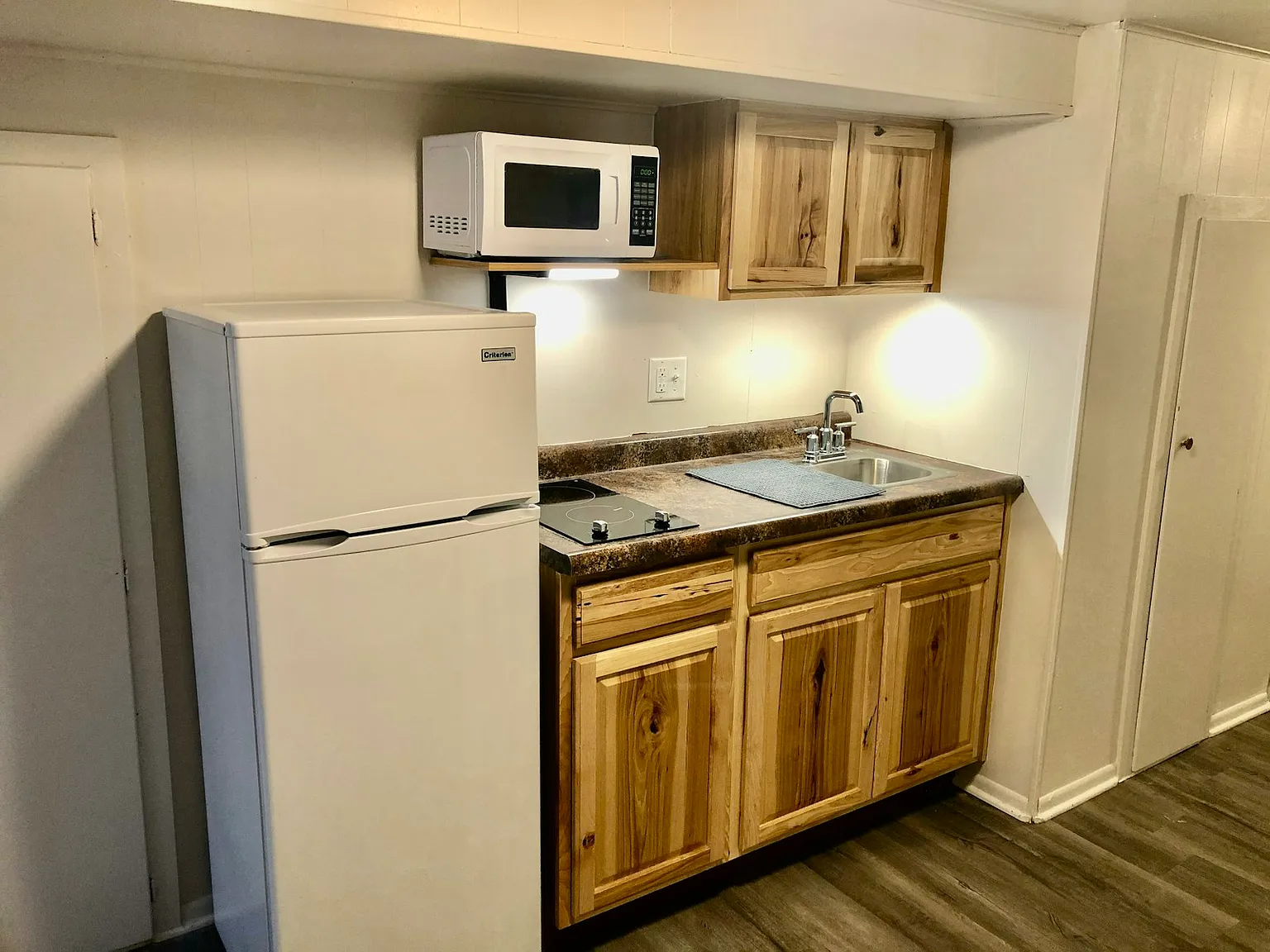 210 East North Street, Unit 10 — Photo 3
