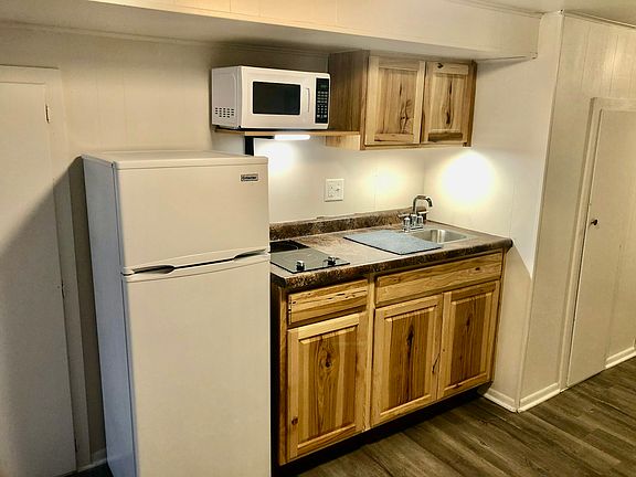 3rd image of 210 E North St #10