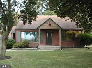 2508 Honeysuckle Ln, Lancaster, PA 17603