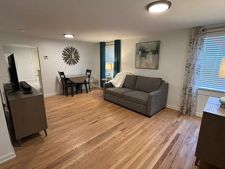 624 S Cherry St — Photo 3