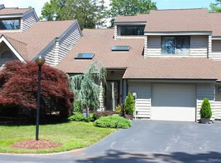 2 Rose Ct, East Islip, NY 11730