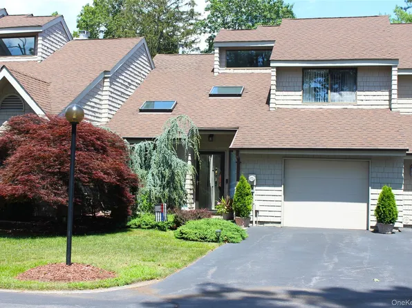 2 Rose Court, East Islip, NY 11730