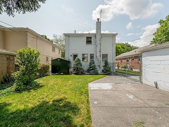4th image of 209-17 32nd Ave