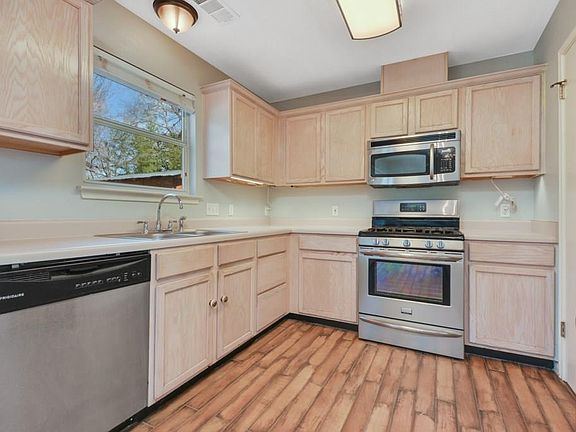 3rd image of 5104 Edenbourgh Ln