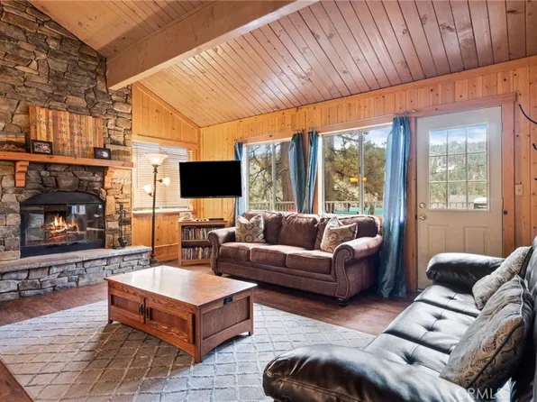 39038 Bayview Ln, Big Bear Lake, CA 92315