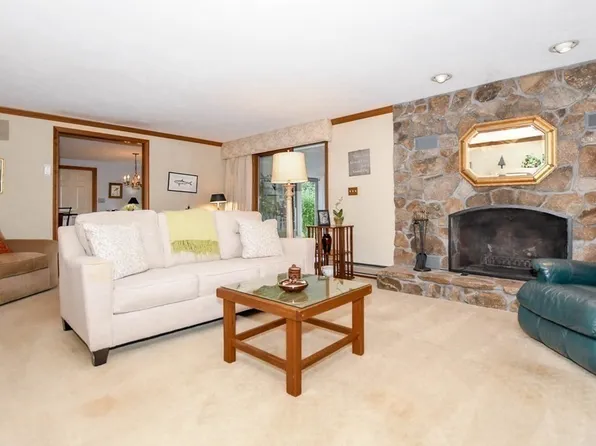 6 Lady Slipper Ln, Marion, MA 02738