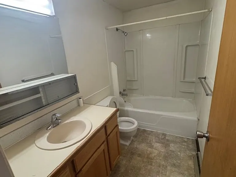 418 Lola Ln — Photo 3