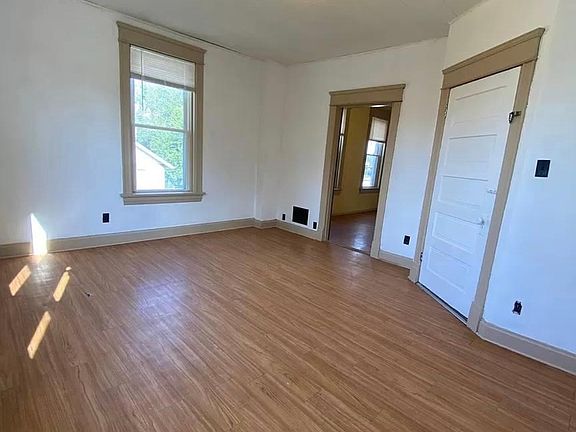 4th image of 2248 Grand Ave