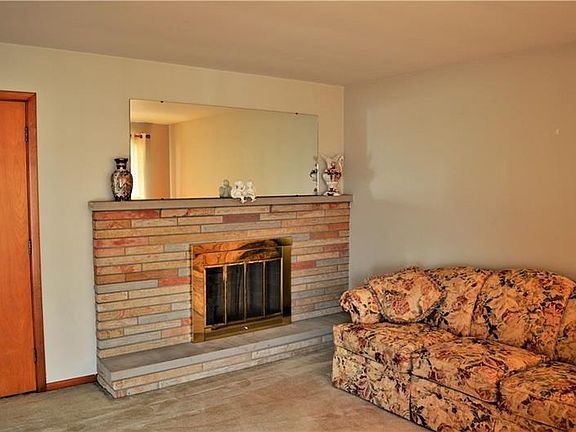 5th image of 211 Crescent Ave