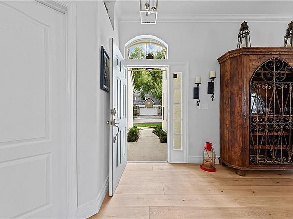 4th image of 208 Wimbledon Cir