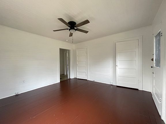 3rd image of 926 Meriwether St