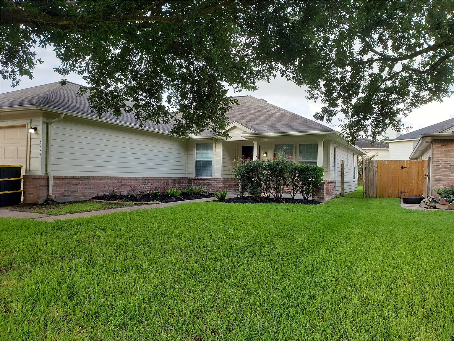 3 bed, 2.0 bath, 1256 sqft, $1,700 — Photo 1