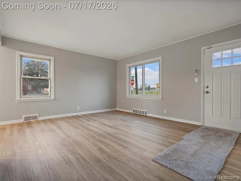 904 E Otis Ave — Photo 17