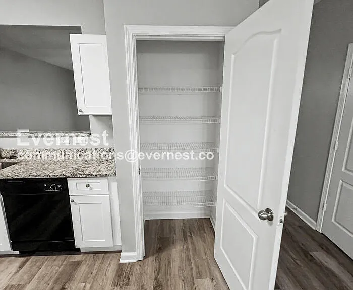 8609 Thomas Ln — Photo 4