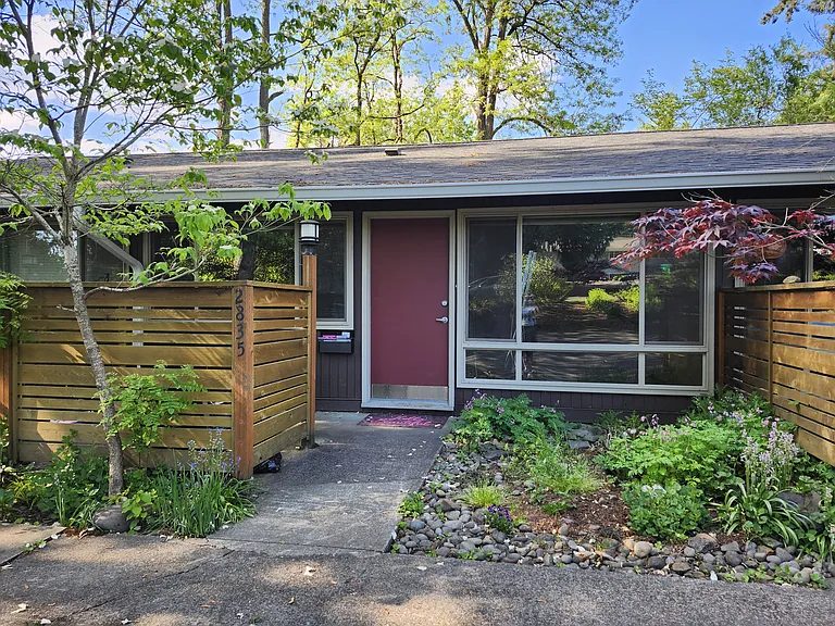 2837 SW Troy St — Photo 1