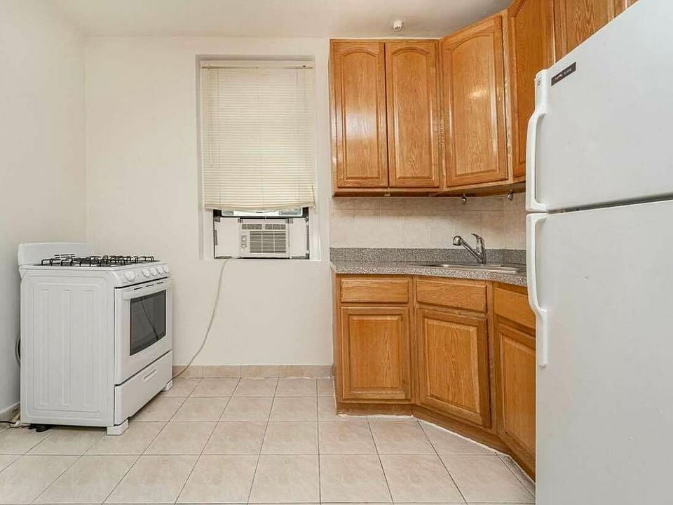 1st image of 21-05 33rd St #1D