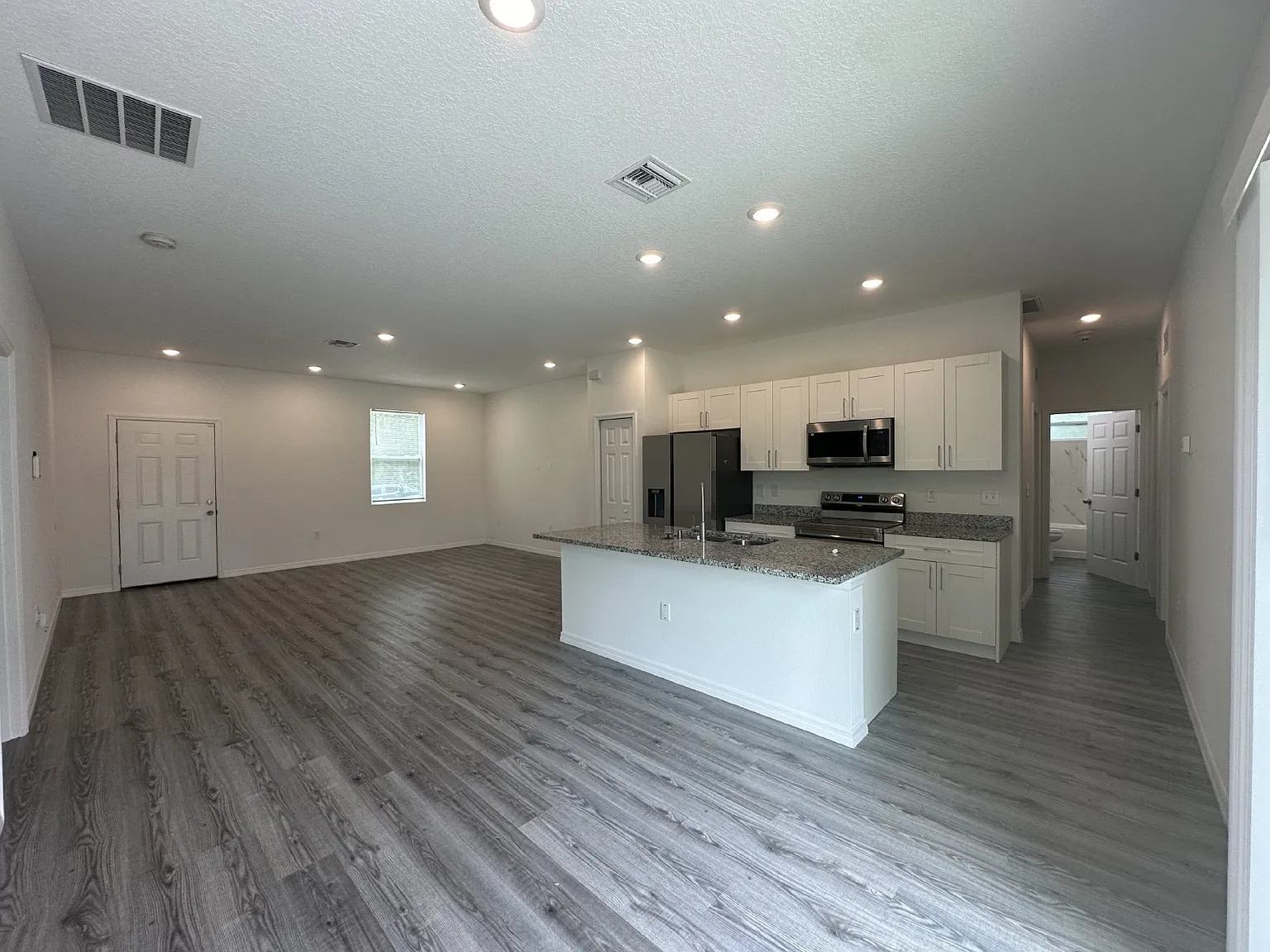 4 bed, 2.0 bath, 1671 sqft, $1,950 — Photo 4
