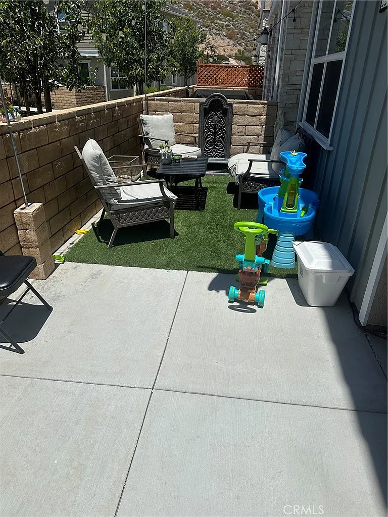 3 bed, 1620 sqft, $3,900 — Photo 4