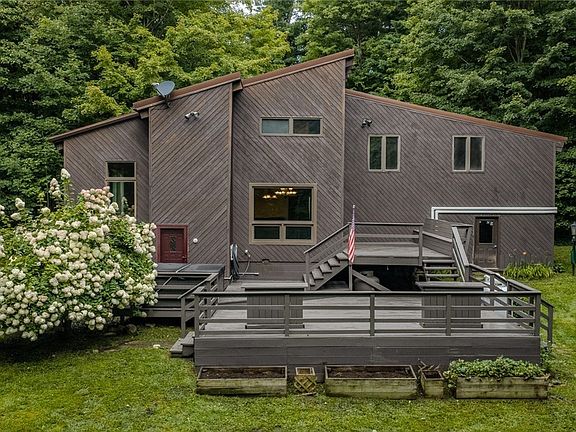 3rd image of 33560 Lamb Rd