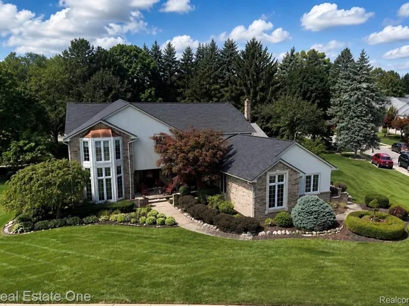 54737 Sherwood Ln, Shelby Township, MI 48315